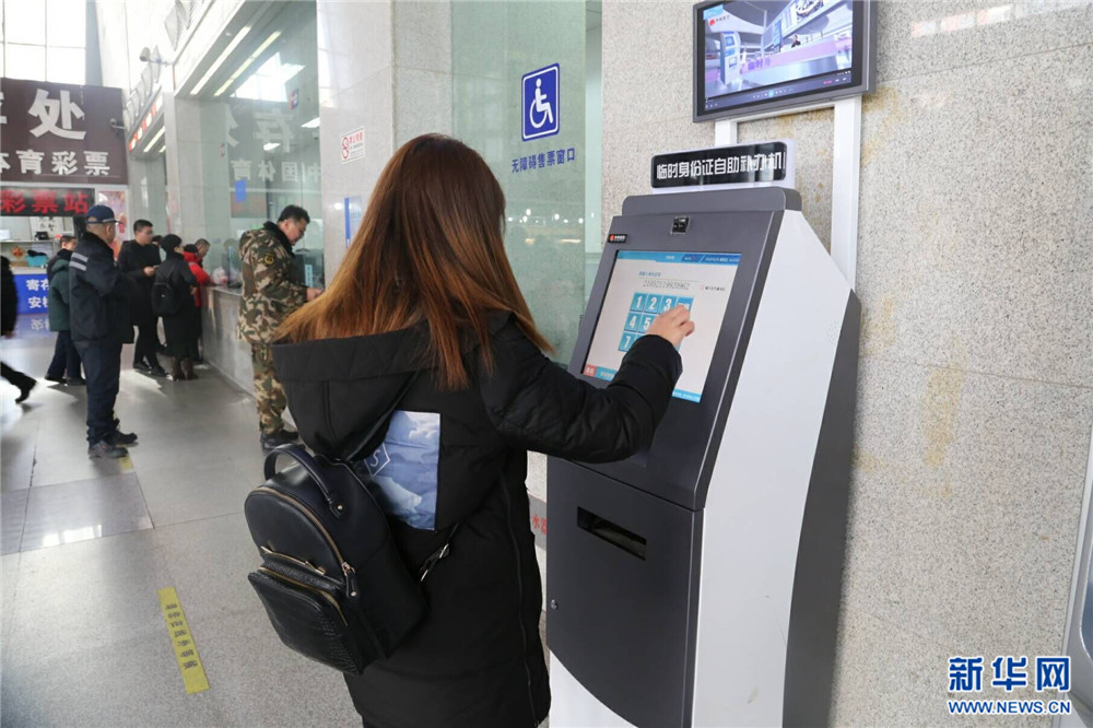 直击沈阳火车站内的春运故事 回家路上的你、