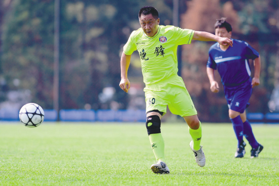 中华杯A组足球赛 沈阳晚锋足球队晋级决赛