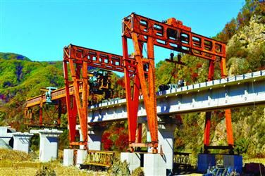 田桓铁路建设者节日不停工