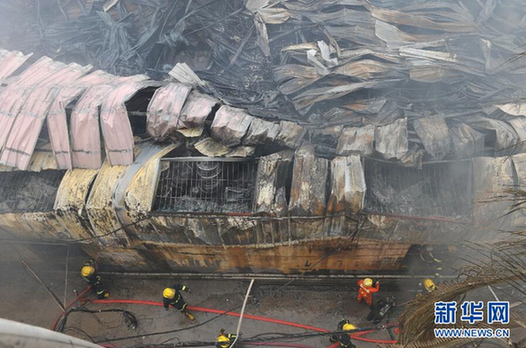 福建厦门一家具厂发生火灾 火势已基本扑灭