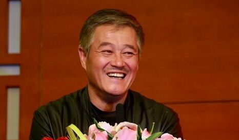 赵本山回乡发钱真相 盘点爱送钱的土豪明星