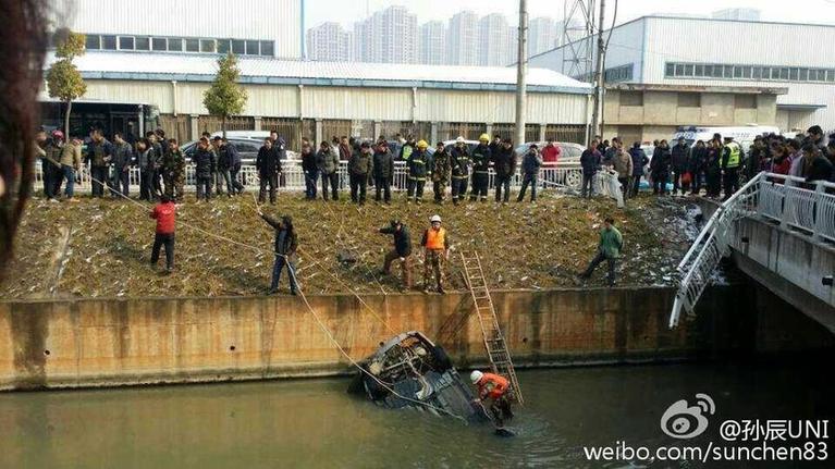 武汉4S店试驾车坠河四人遇难 车辆坠河如何自