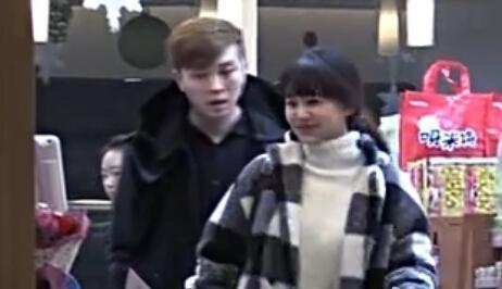 杨紫被曝已有男友 车内激吻缠绵照片流出