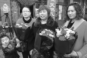 三个女人喝退绑匪救下三岁女童 男子跪地求饶