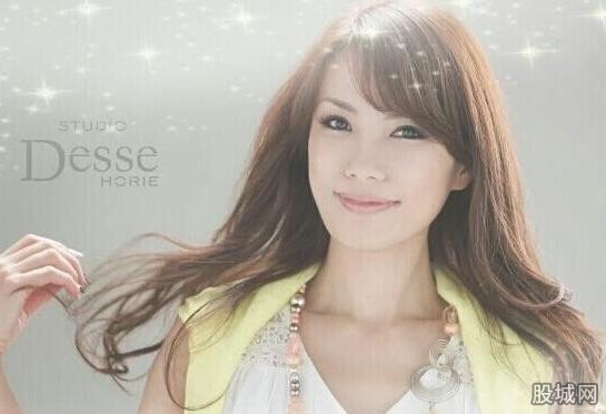 南京47岁美女外婆皮肤<em>白皙</em>似<em>少女</em> 美貌不输井