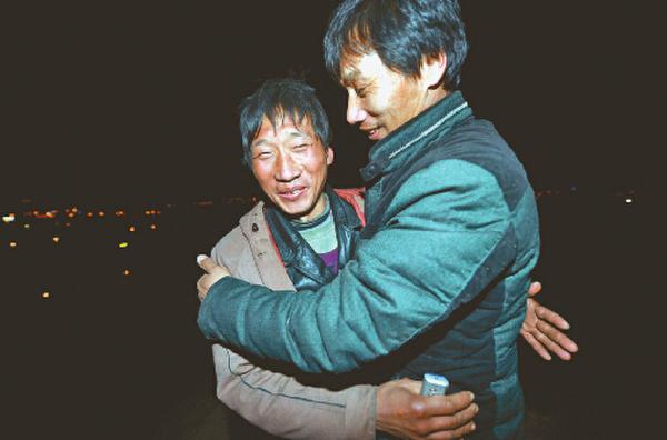 山洞男承认撒谎 6年未回家未给家寄钱