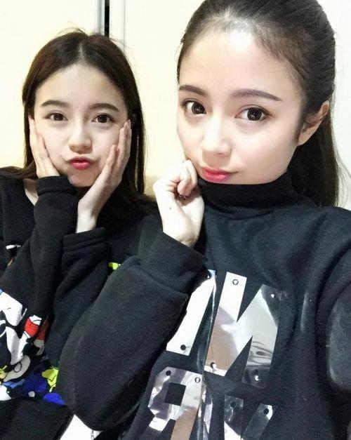 四川<em>双胞胎姐妹校花</em>网络大红 成绩优异貌美肤