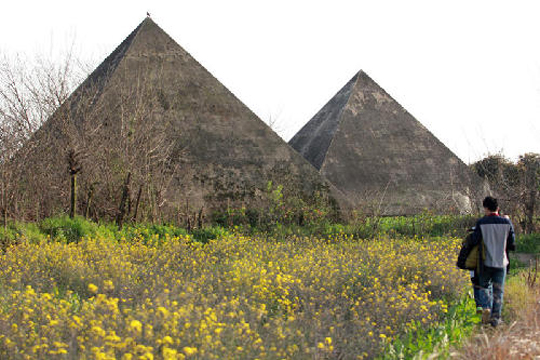 河南中原之门烂尾3年 盘点9大知名烂尾建筑