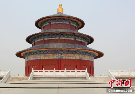 农村豪华公墓耗资8亿似天坛 网友:活着的人也