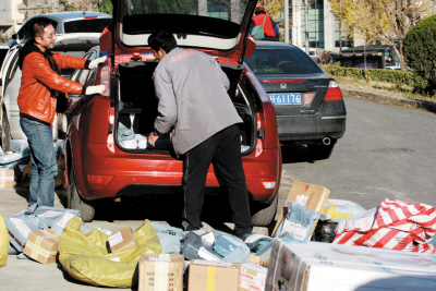 开轿车送快递,这事不稀奇