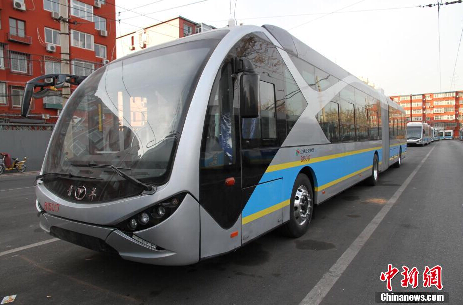 北京18米新型电动公交车
