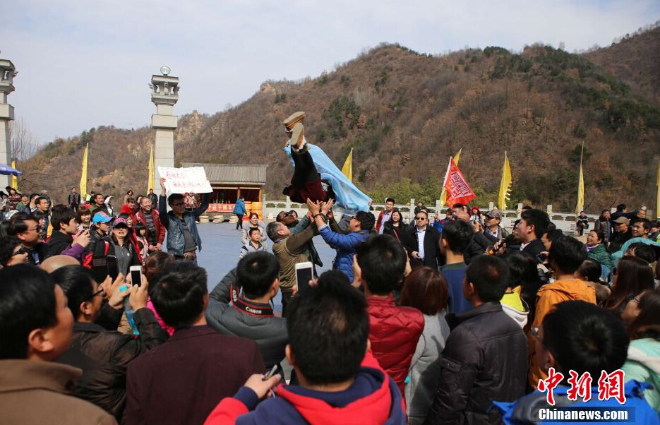 美女口红写告白获赞