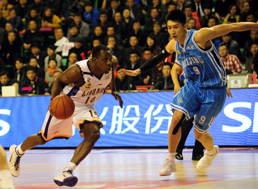 辽宁男篮不疯狂CBA总决赛首战辽宁男篮主场