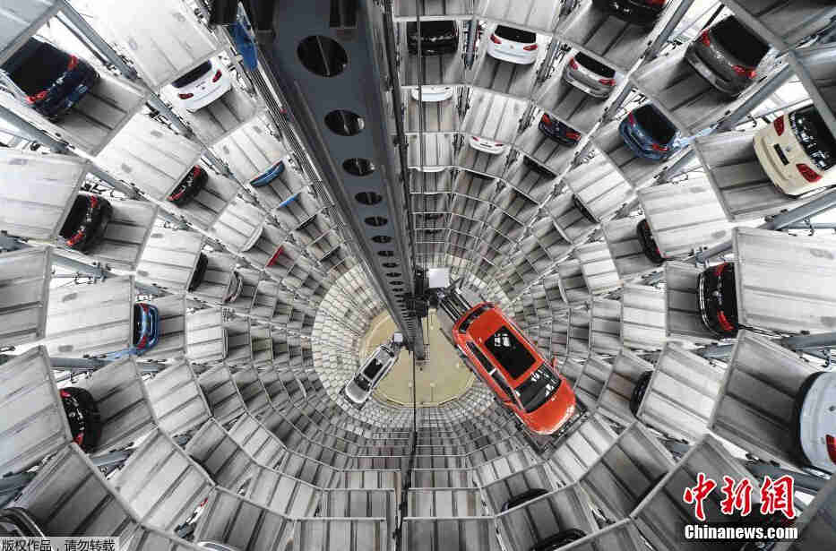 探访德国大众生产线 汽车交付塔似万花筒