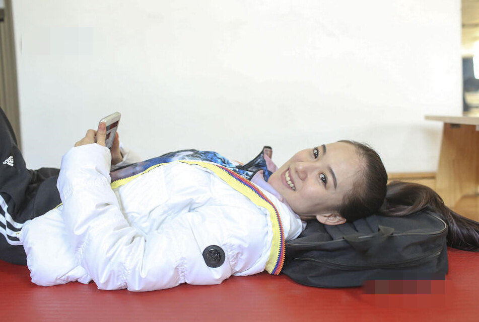 健美操一姐貌似天仙 退役后当大学老师__新华