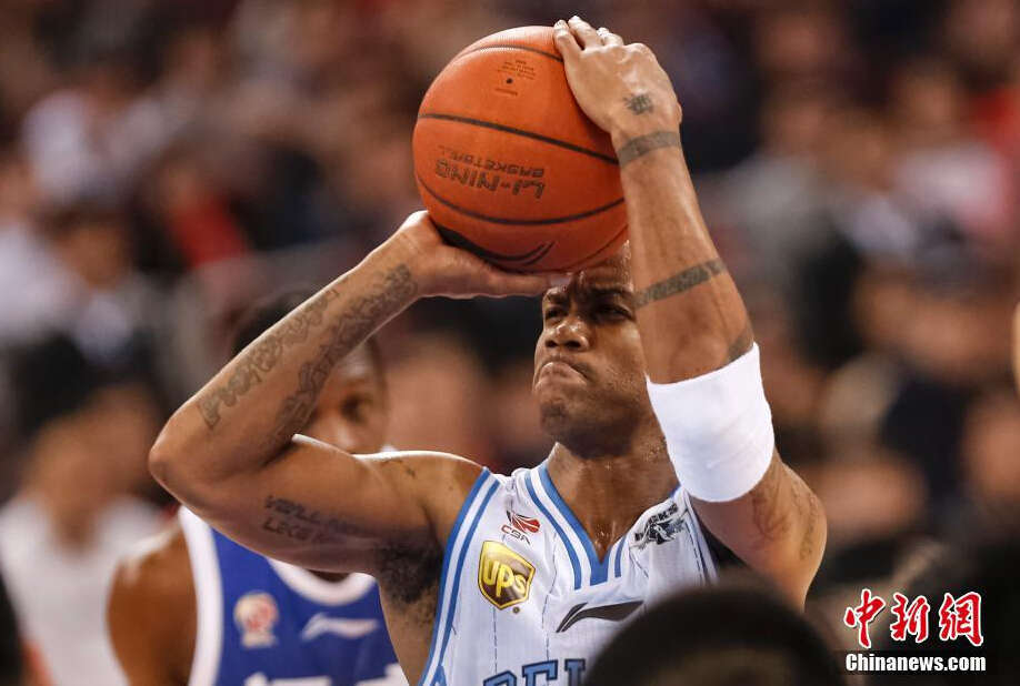 CBA总决赛第四场 北京主场险胜辽宁