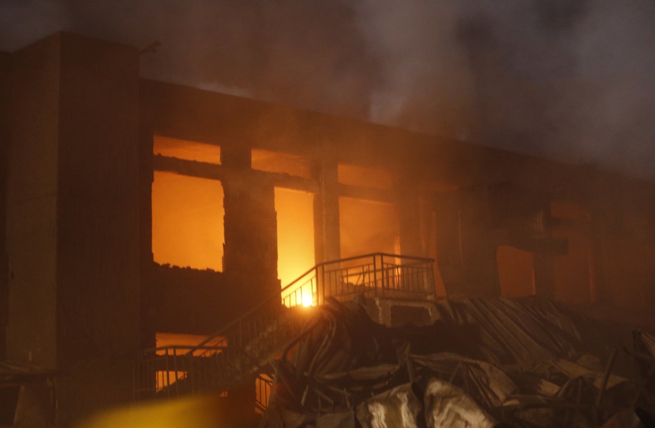 青岛毛毯厂锅炉爆炸 火光冲天黑烟弥漫