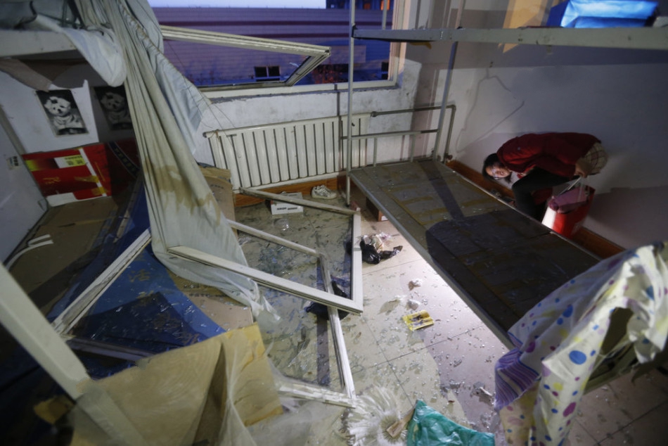 青岛毛毯厂锅炉爆炸 火光冲天黑烟弥漫