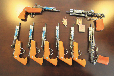 大连警方清缴火柴枪-新华网