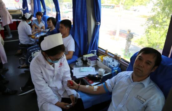 建行盘锦分行开展职工无偿献血活动