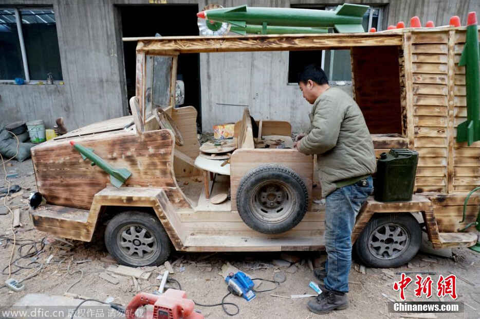 母鱼被钓起鱼宝宝群起反抗