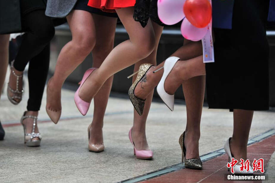 李雪主短裙高跟鞋风靡朝鲜