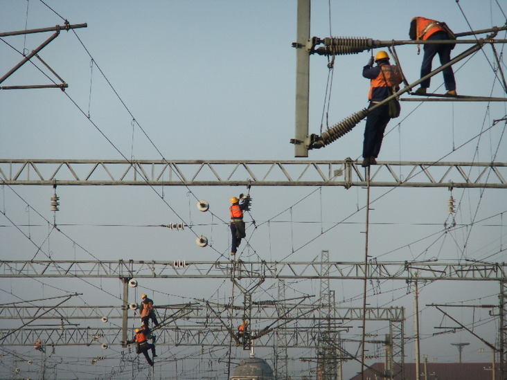 为春季供电设备质量“把脉会诊”