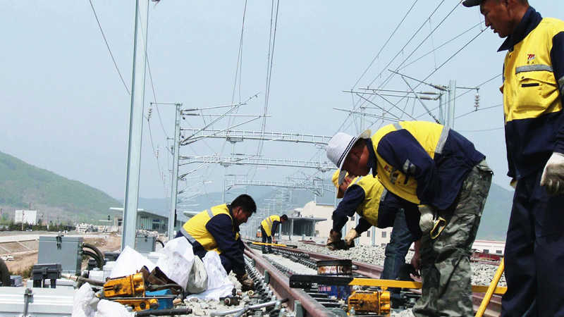 图们工务段节中抢抓吉图珲高铁建设