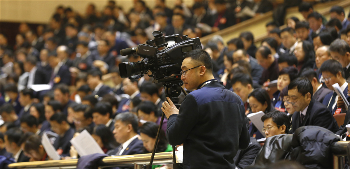 遼寧省兩會：辛勤報道的記者們