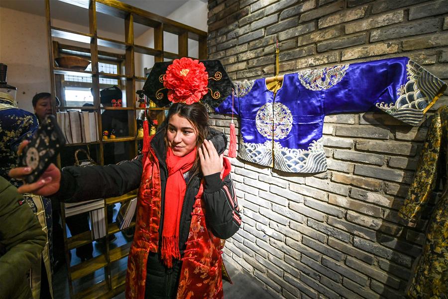 遼寧：留學生體驗傳統滿族年俗