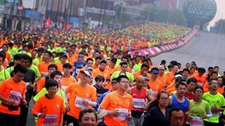 大连国际马拉松赛男子最好成绩被刷新