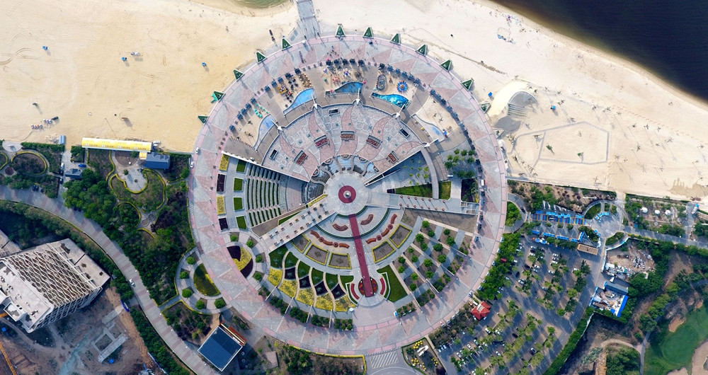 航拍山海广场 渤海之滨的一轮“时钟”