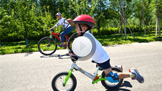 【视频】儿童玩平衡车骨折 医生一个月接诊多