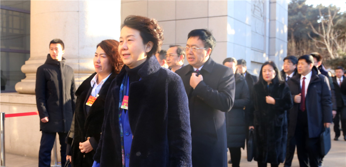 出席辽宁省第十三届人民代表大会第二次会议的代表委员