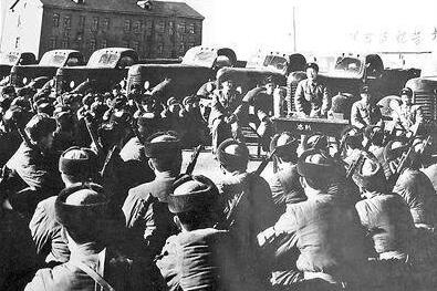 重温雷锋故事 沈图展出近200张雷锋照片