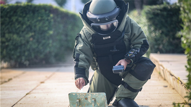 防爆特警的国庆节：假期坚守岗位是为了保证大家的安全