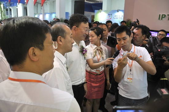 沈阳市市长陈海波在中国联通家庭业务体验区