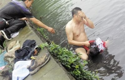 环保局长称会慰问跳河救人民警