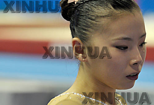 第十二届全运会悲情时刻：何可欣吻别高低杠