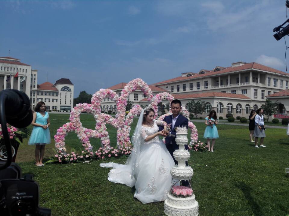 爱情为创业加冕:辽宁何氏医学院学生创业代表