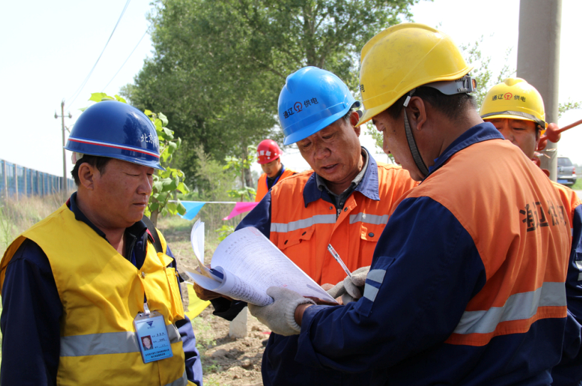 酷暑中西部铁路三电迁改稳中求进