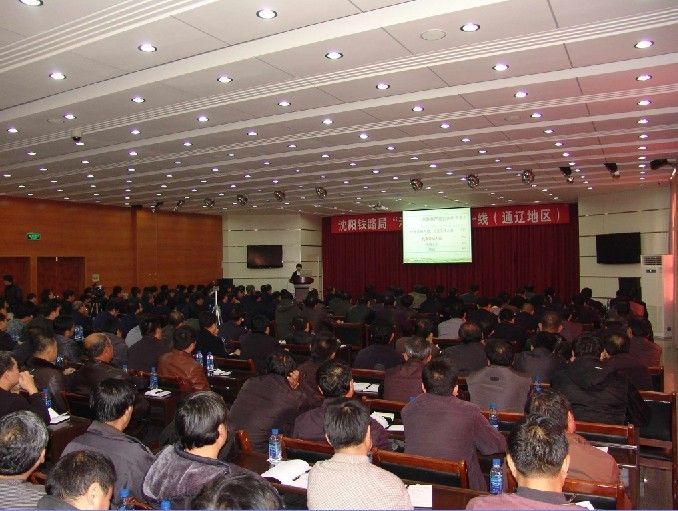 路局示范党课到一线在通辽机务段举办