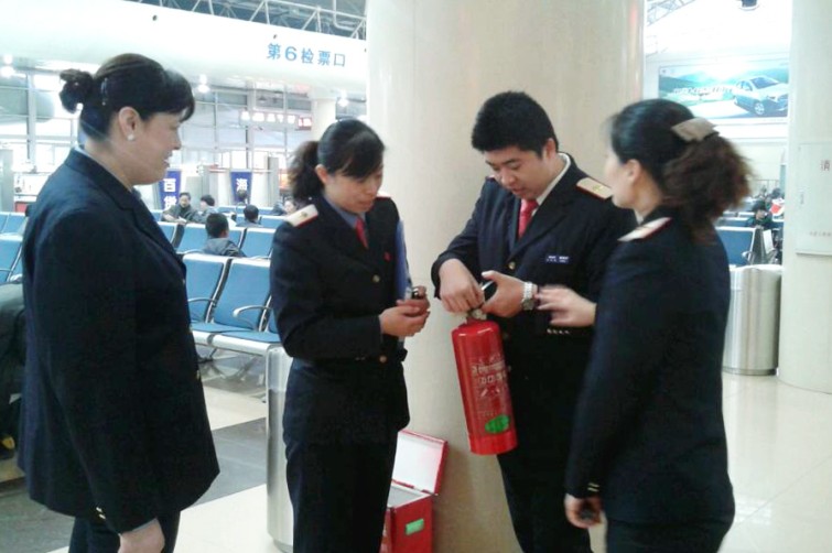 大连站积极开展119消防宣传月活动